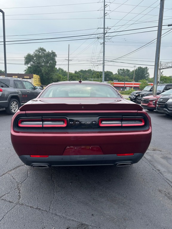 2017 Dodge Challenger Image 4