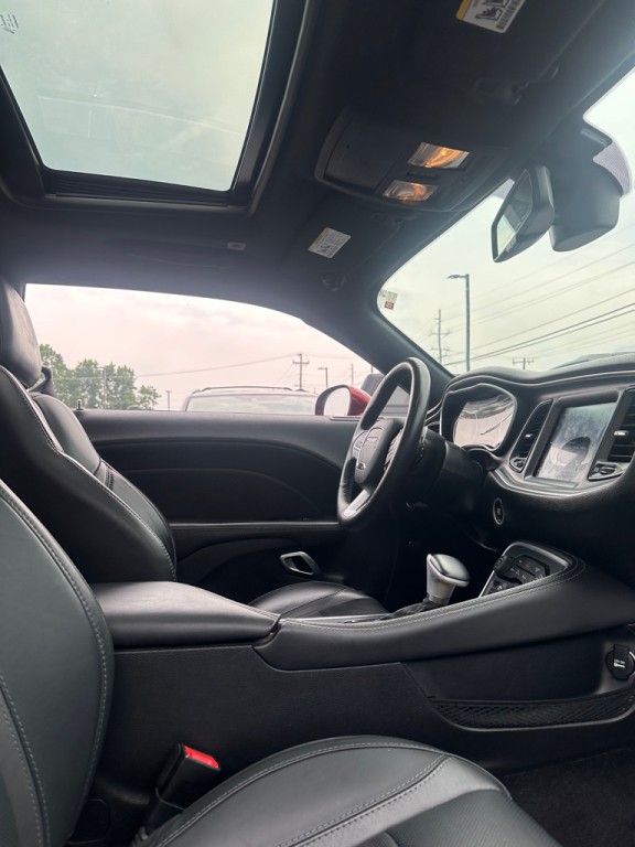2017 Dodge Challenger Image 9