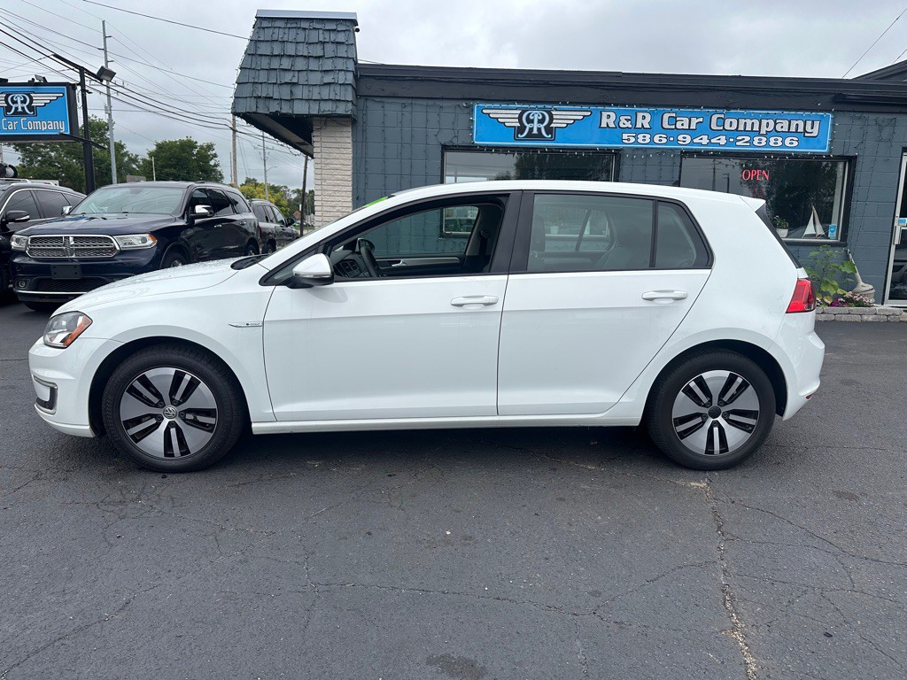 2016 Volkswagen Golf Image 2