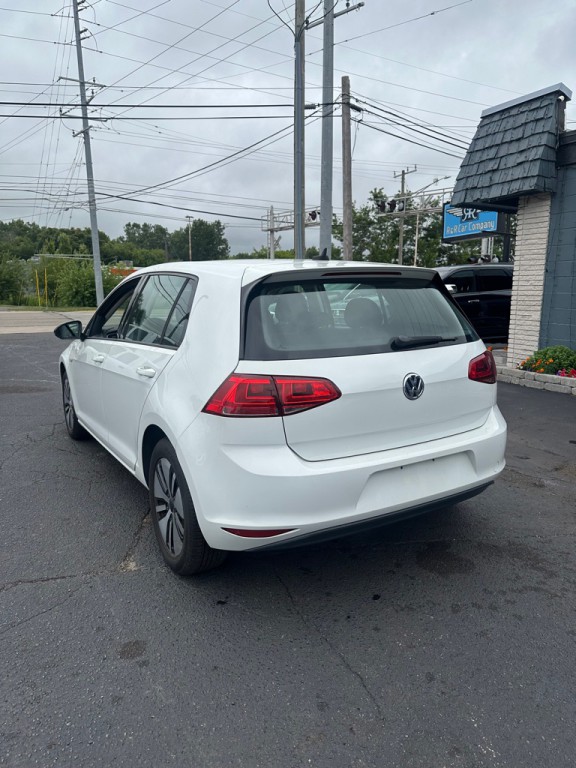 2016 Volkswagen Golf Image 3