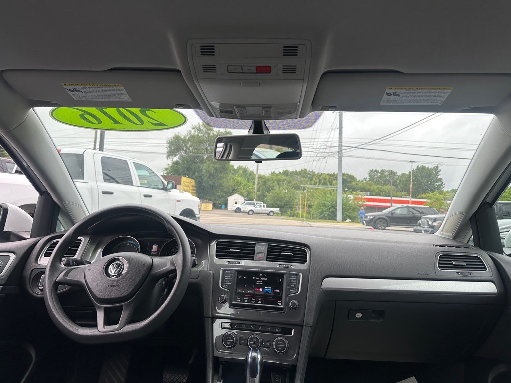 2016 Volkswagen Golf Image 11