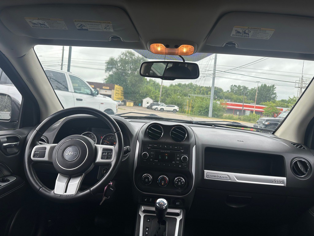 2017 Jeep Compass Image 11