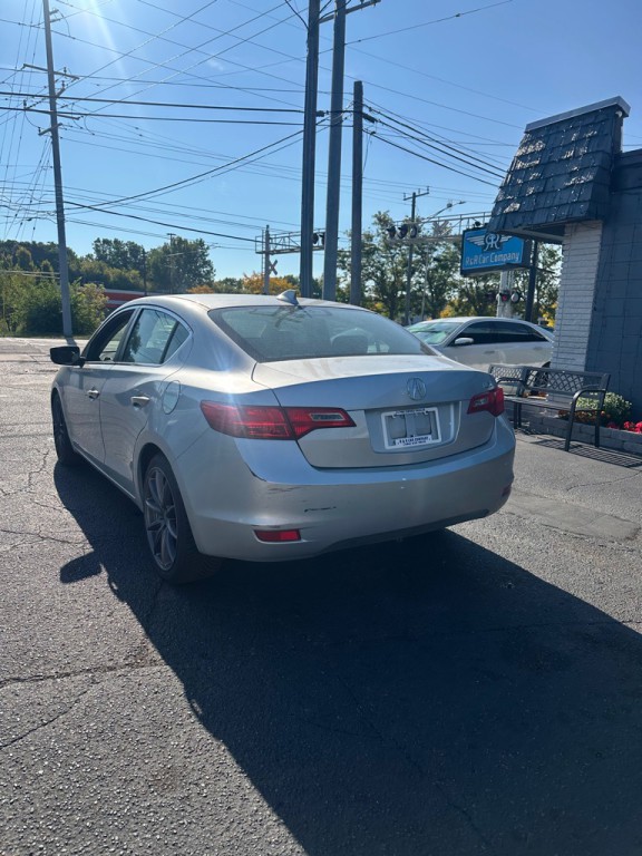 2013 Acura ILX Image 3