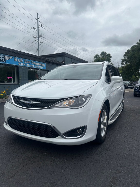 2018 Chrysler Pacifica Image 1