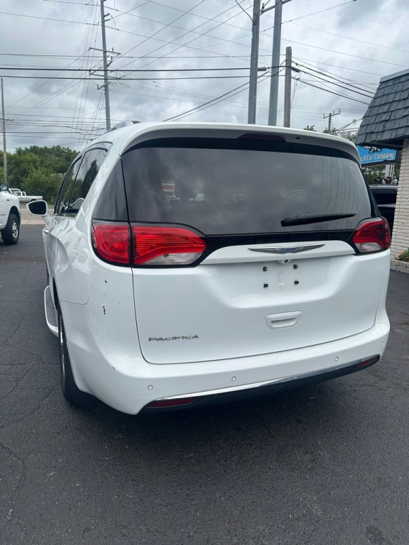 2018 Chrysler Pacifica Image 3