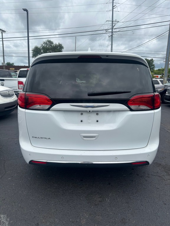 2018 Chrysler Pacifica Image 4
