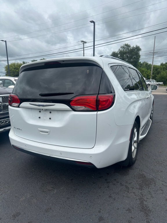 2018 Chrysler Pacifica Image 5