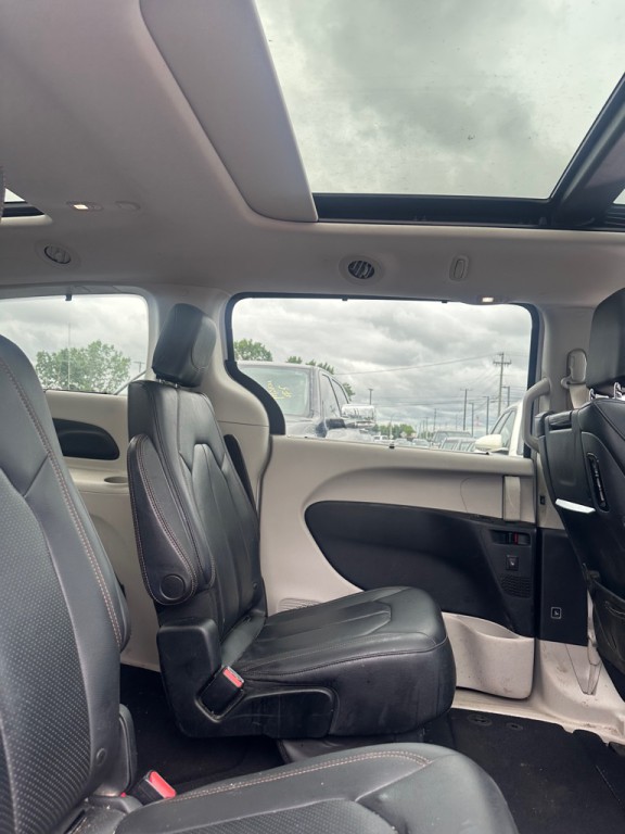 2018 Chrysler Pacifica Image 10