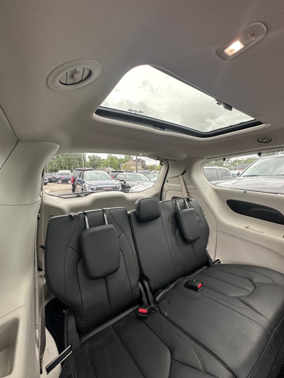 2018 Chrysler Pacifica Image 11