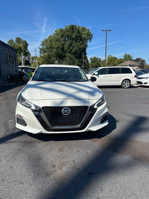 2019 Nissan Altima Image 8