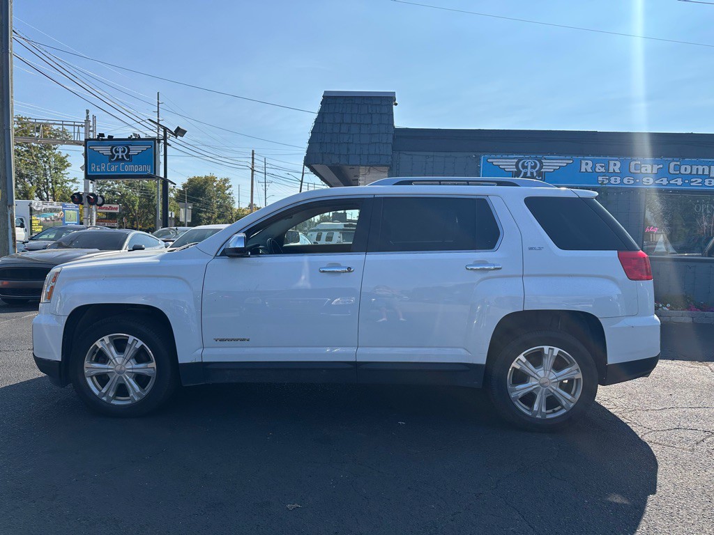 2017 GMC Terrain Image 2