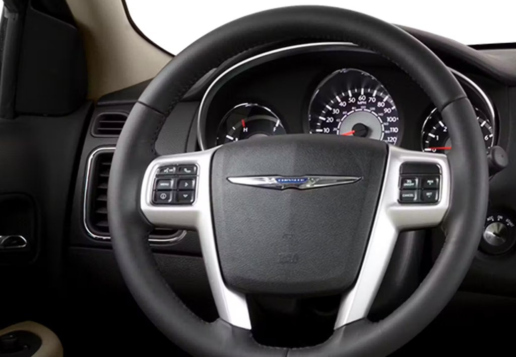 2014 Chrysler 200 Image 4