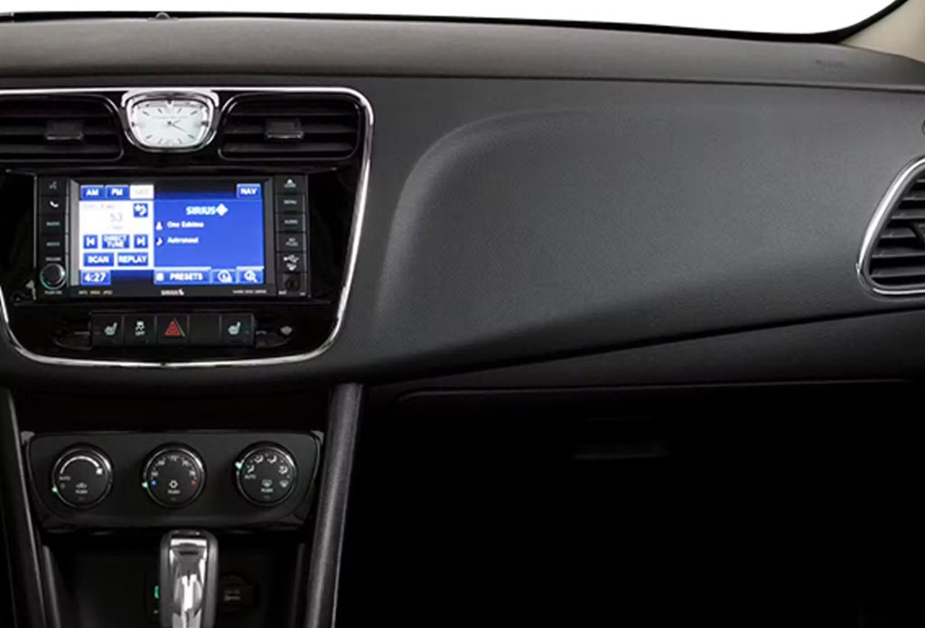 2014 Chrysler 200 Image 6