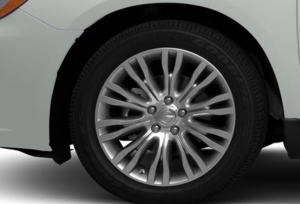 2014 Chrysler 200 Image 11