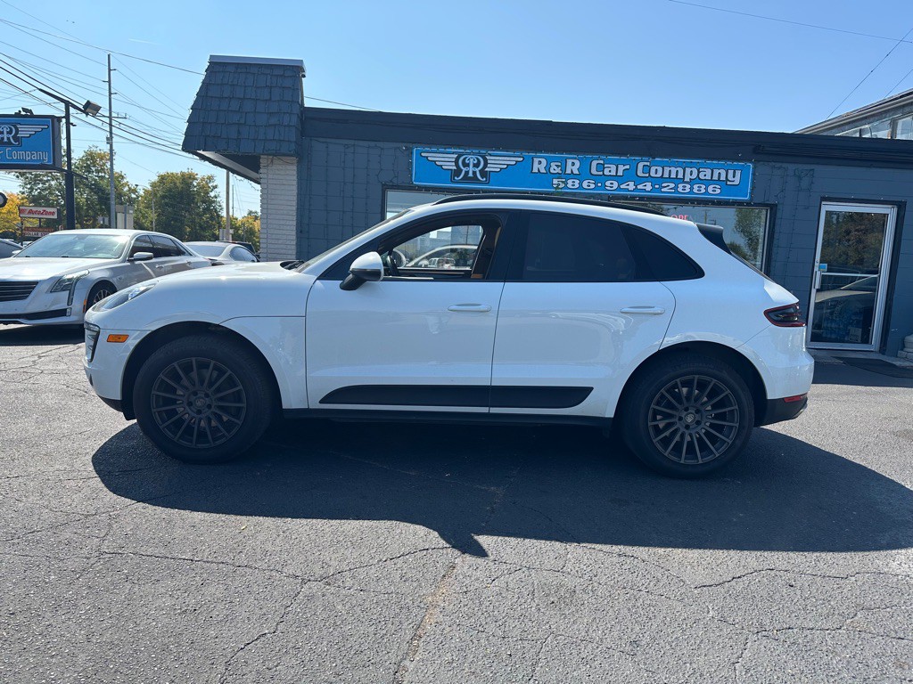 2017 Porsche Macan Image 2