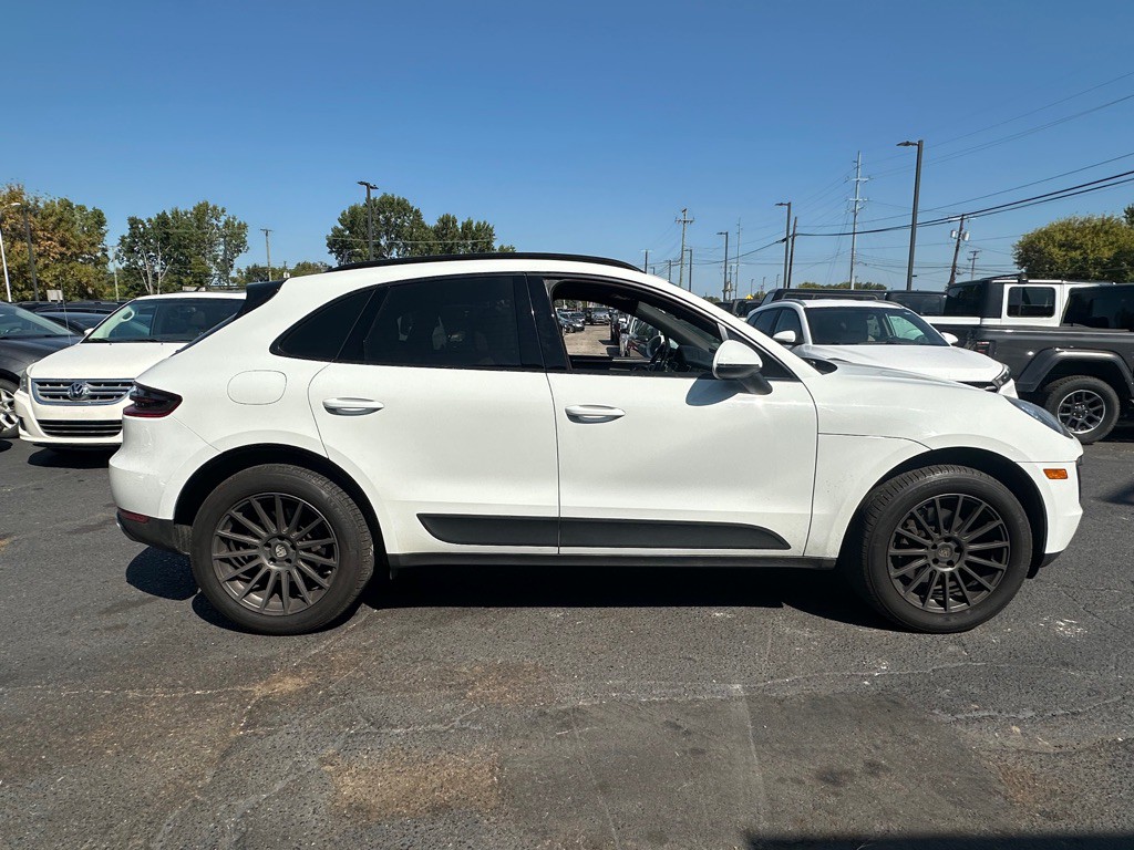 2017 Porsche Macan Image 6