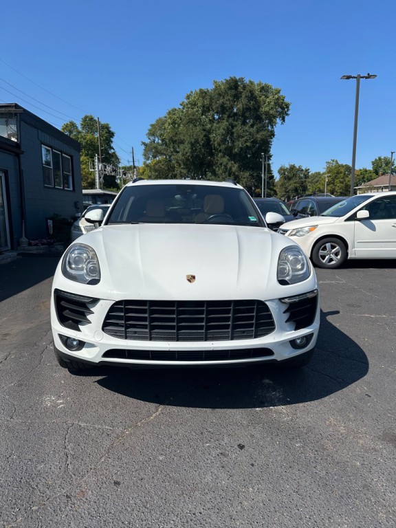 2017 Porsche Macan Image 8