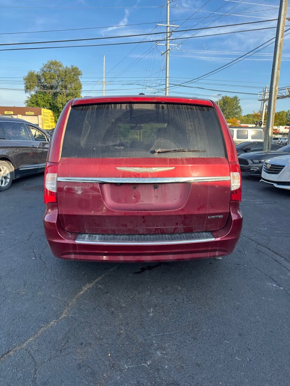 2015 Chrysler Town & Country Image 4