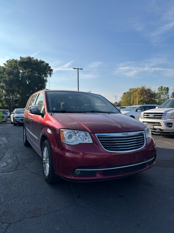 2015 Chrysler Town & Country Image 7