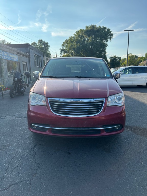 2015 Chrysler Town & Country Image 8