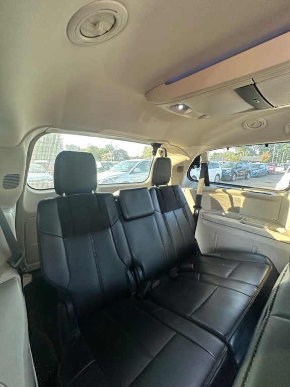 2015 Chrysler Town & Country Image 11