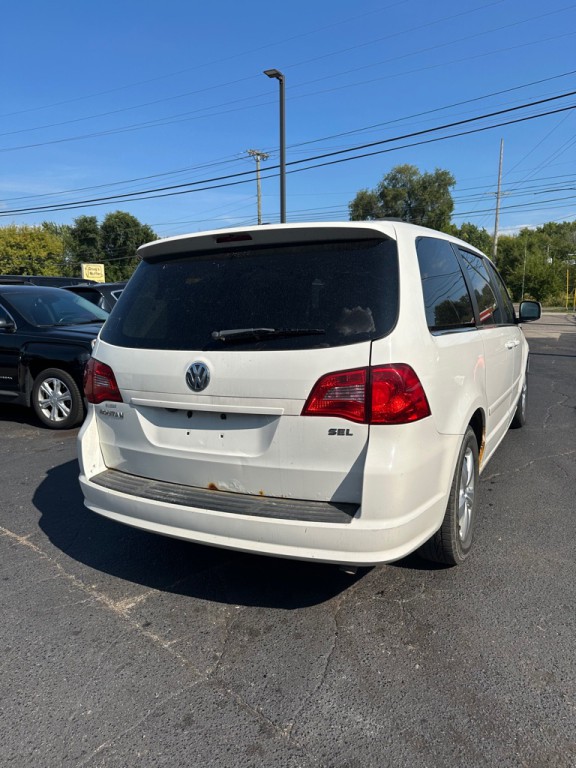 2011 Volkswagen Routan Image 5