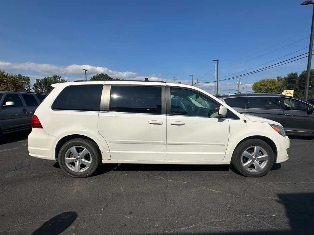 2011 Volkswagen Routan Image 6