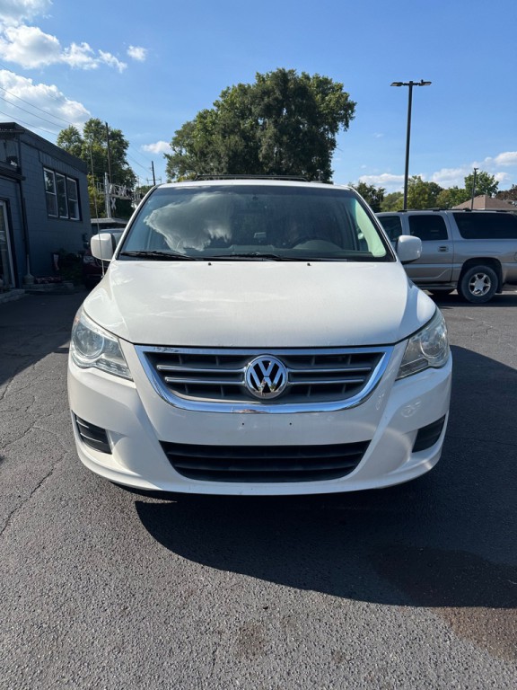 2011 Volkswagen Routan Image 8
