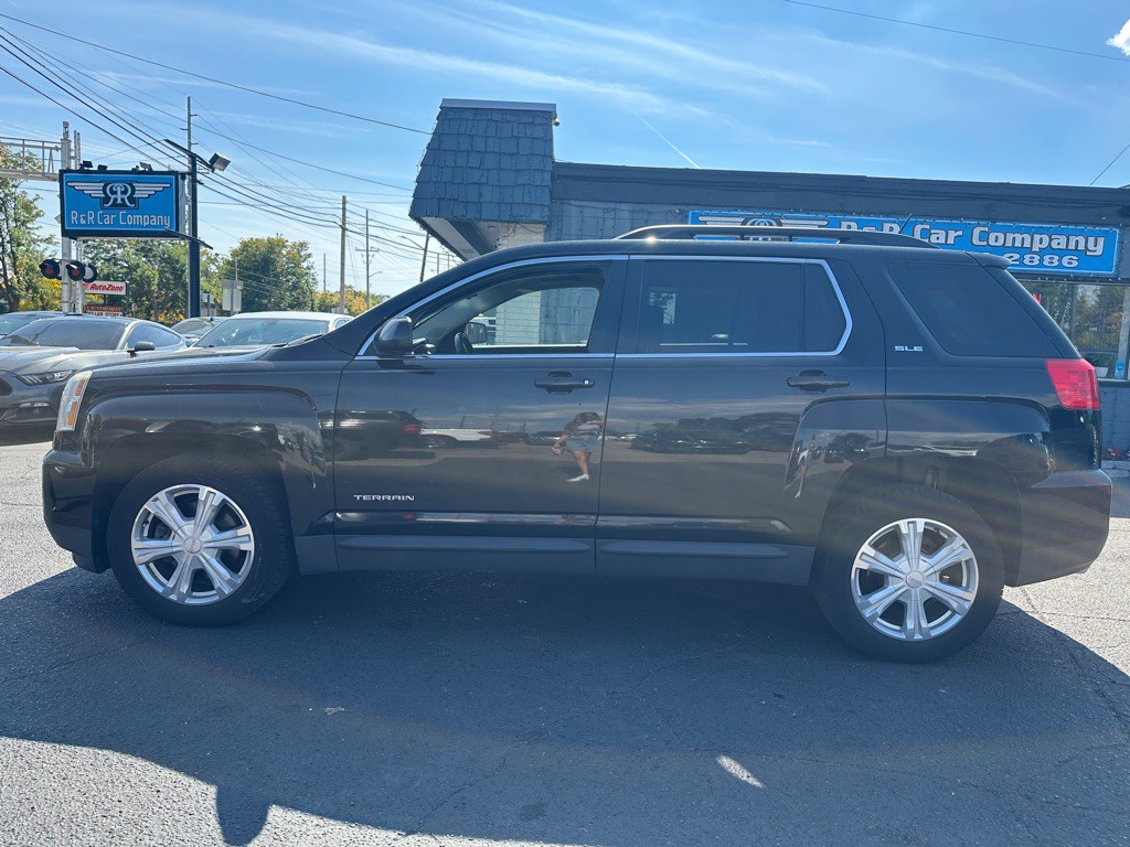 2017 GMC Terrain Image 2