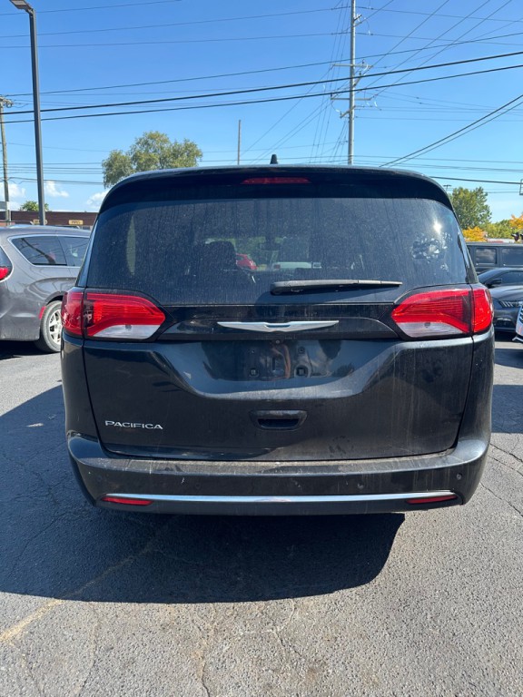 2017 Chrysler Pacifica Image 4