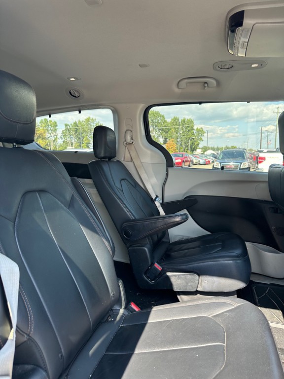 2017 Chrysler Pacifica Image 10