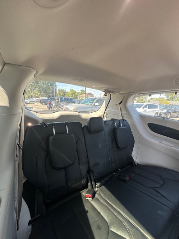 2017 Chrysler Pacifica Image 12