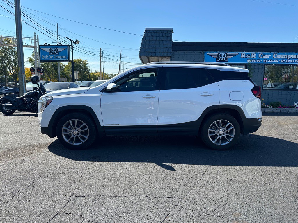2022 GMC Terrain Image 2