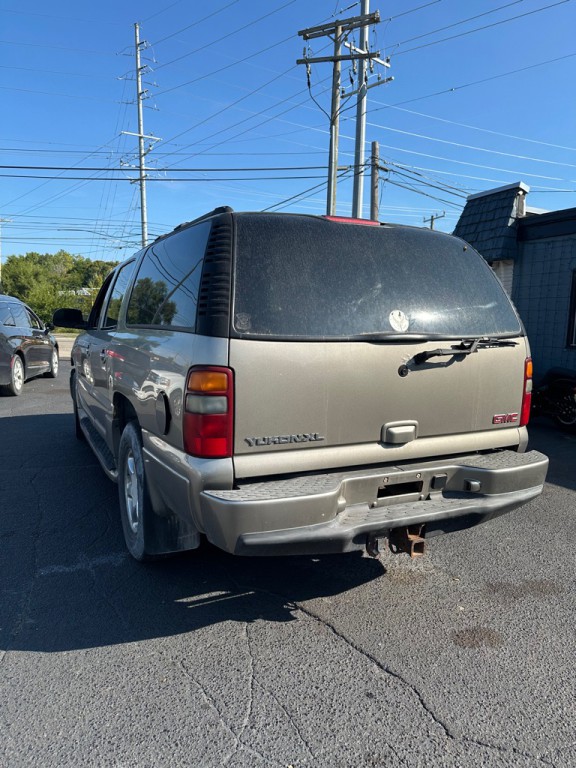 2003 GMC Yukon Image 3