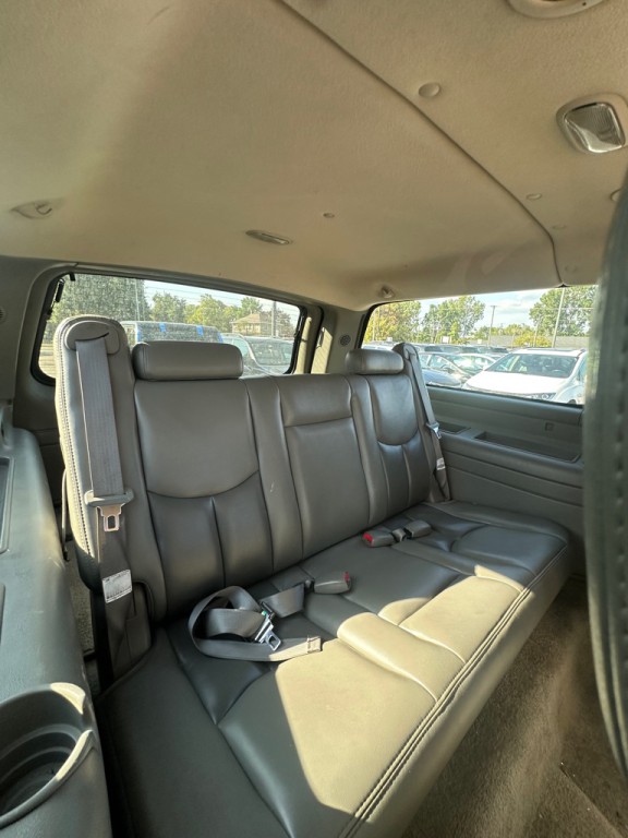 2003 GMC Yukon Image 12
