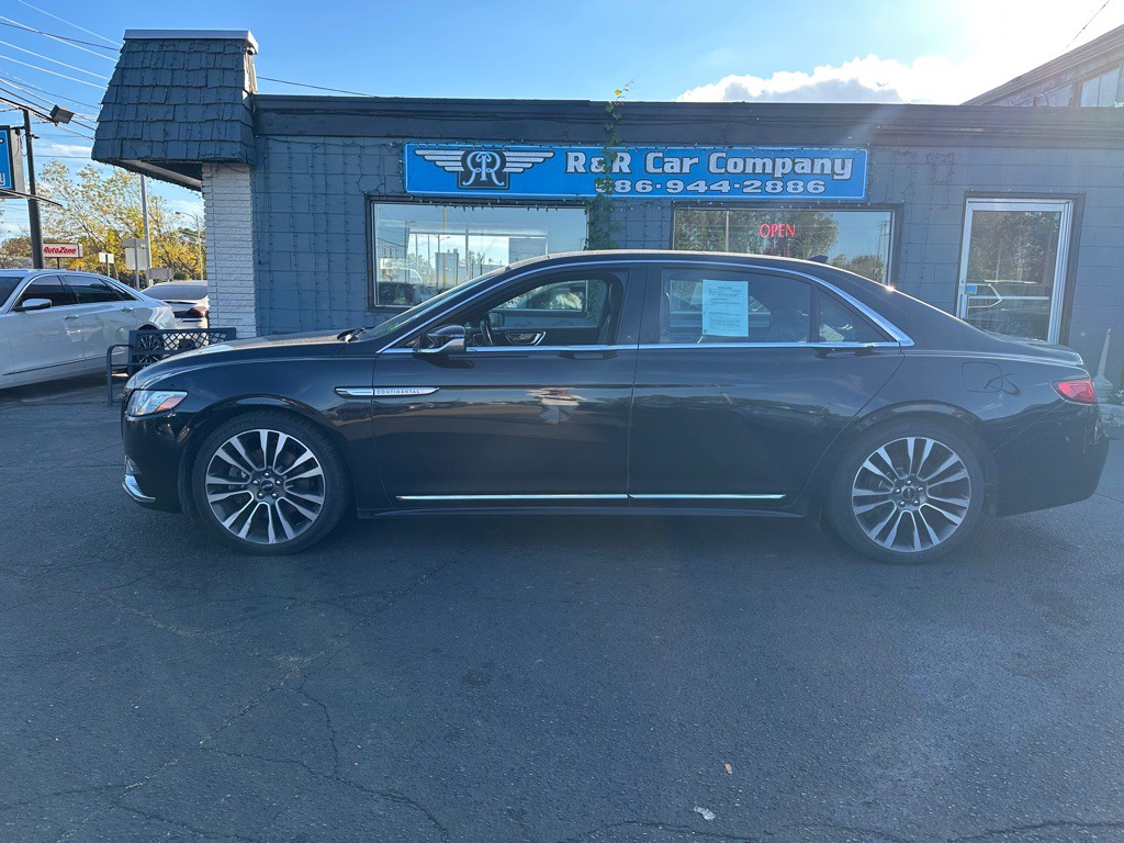 2018 Lincoln Continental Image 2