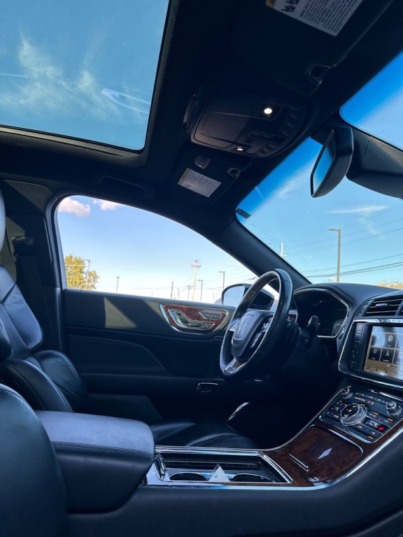 2018 Lincoln Continental Image 9