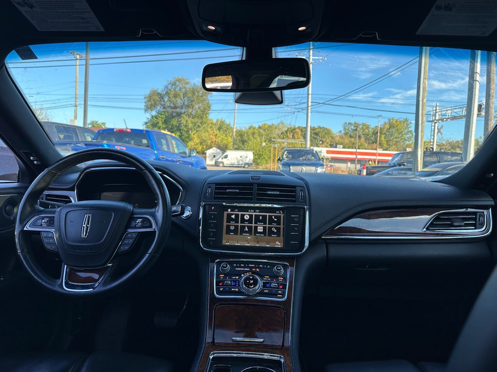 2018 Lincoln Continental Image 11