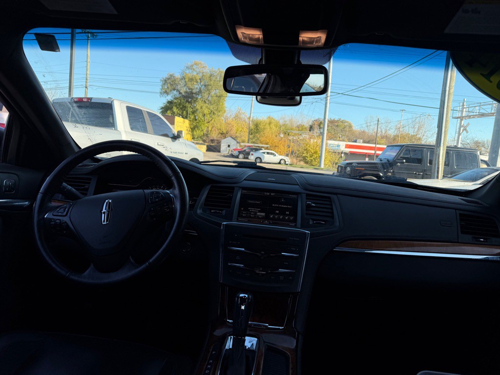 2014 Lincoln MKS Image 11