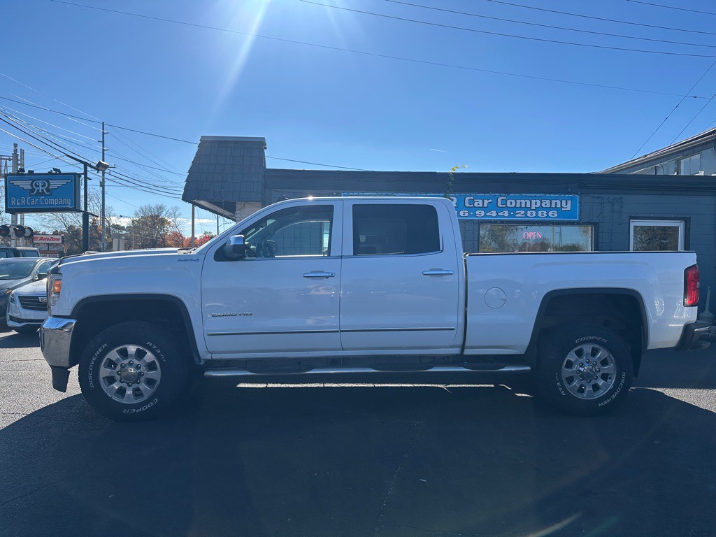 2015 GMC Sierra Image 2