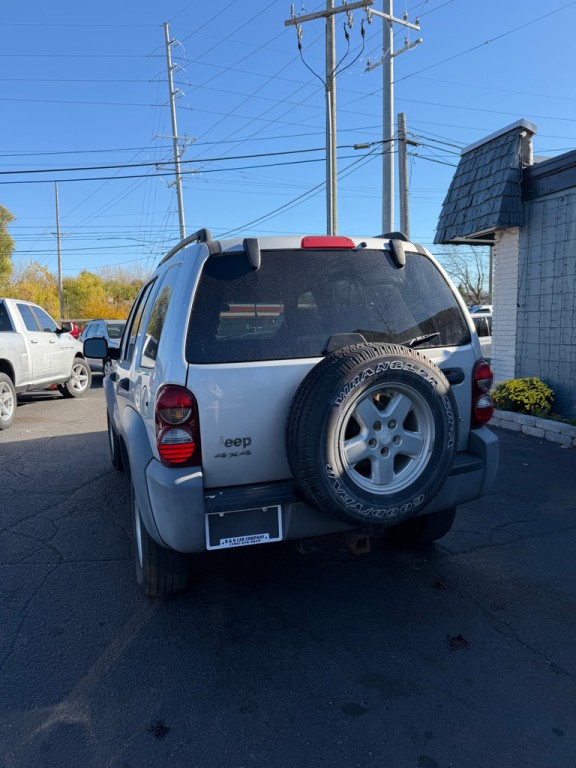 2005 Jeep Liberty Image 3
