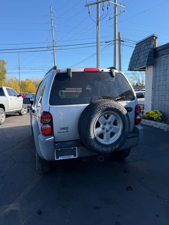 2005 Jeep Liberty Image 4