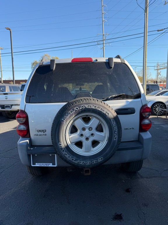 2005 Jeep Liberty Image 5