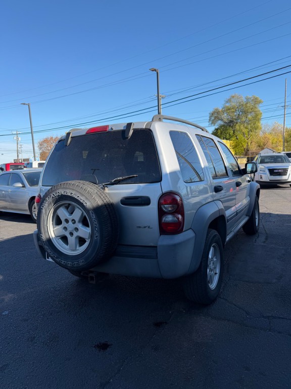 2005 Jeep Liberty Image 6