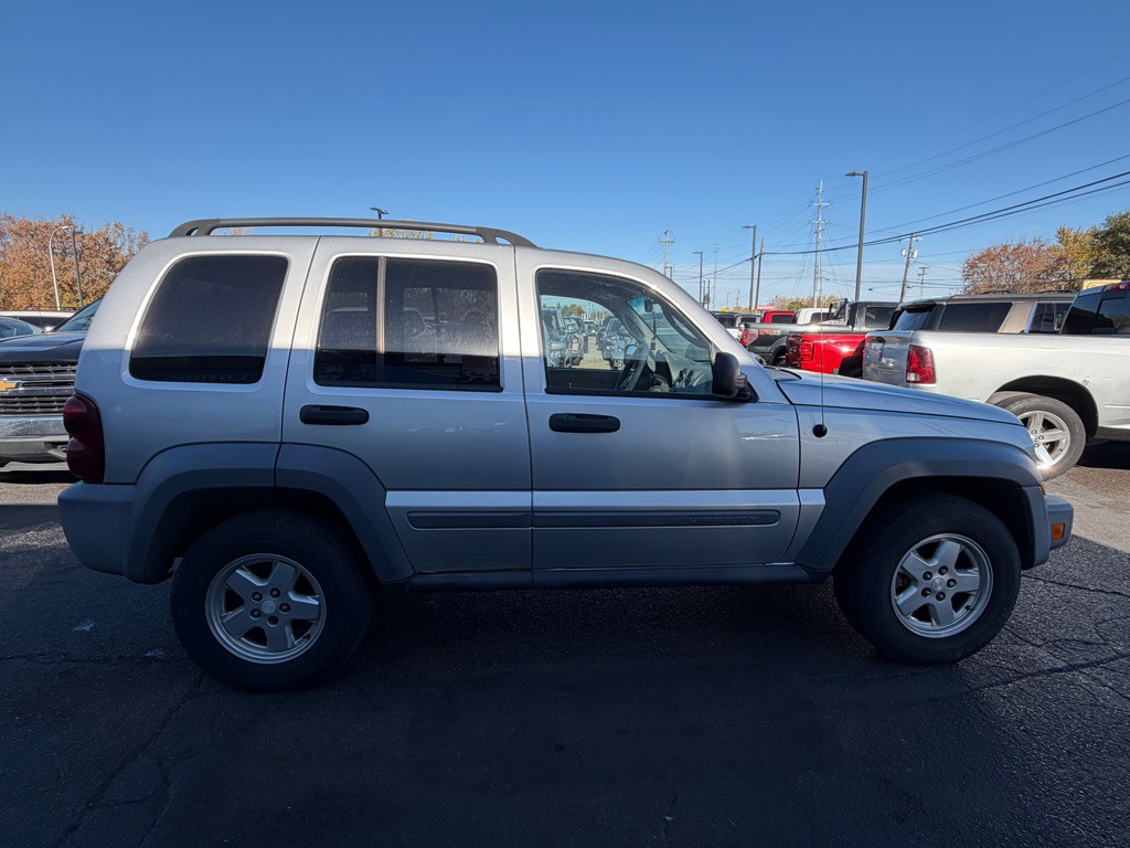 2005 Jeep Liberty Image 7
