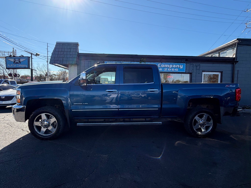 2017 Chevrolet Silverado 1500 Image 2