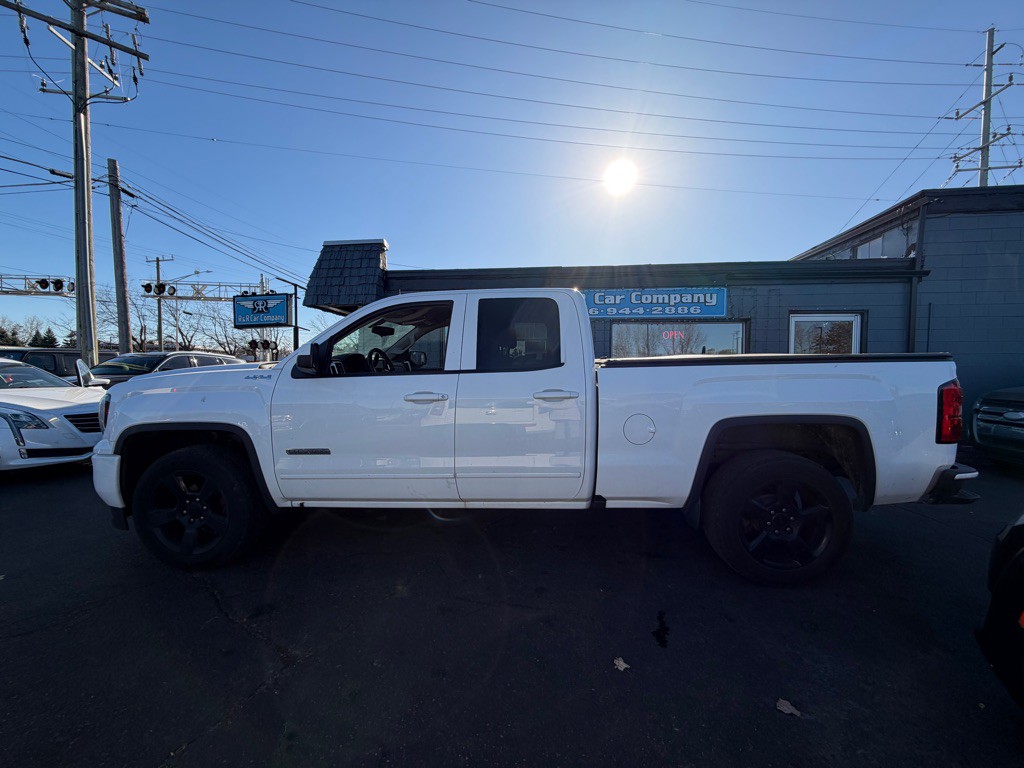 2017 GMC Sierra Image 2