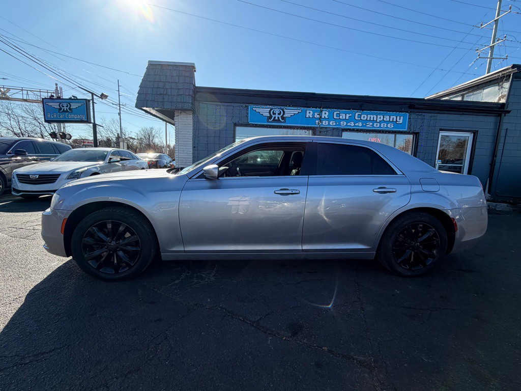 2016 Chrysler 300 Image 2