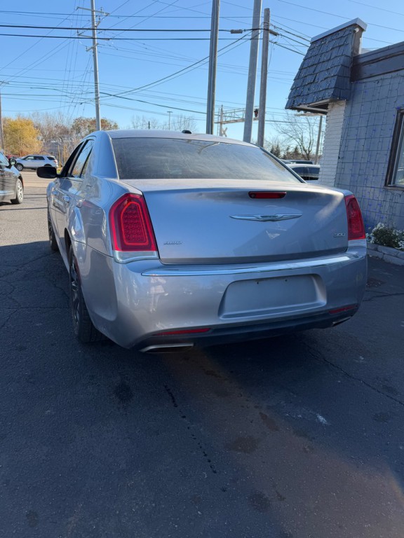 2016 Chrysler 300 Image 3