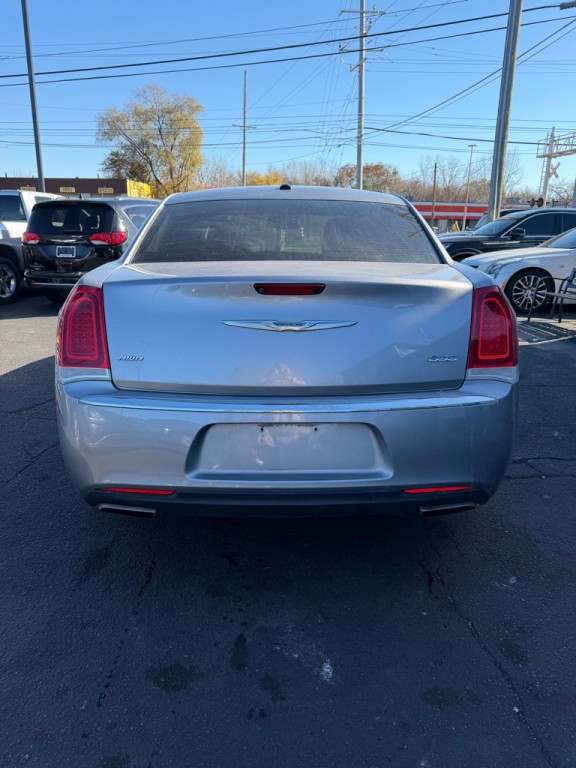 2016 Chrysler 300 Image 4